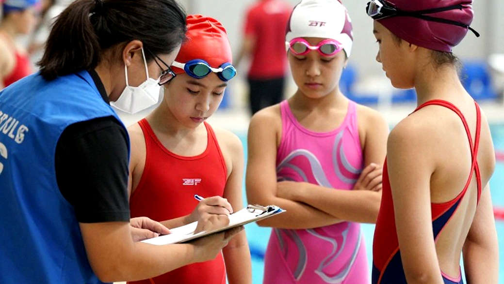 Đủ tiêu đề, đủ nguồn, trống ruột: mùa chuyển nhượng và những bản tin không có dữ kiện
