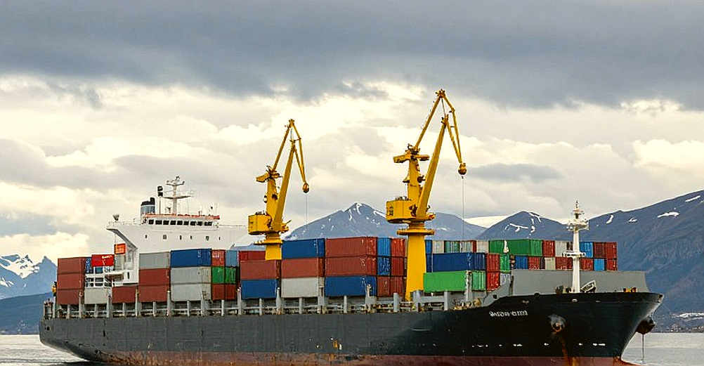 Sân vận động trống, nhưng tôi vẫn nghe tiếng tim đập của một tay vợt Ấn Độ
