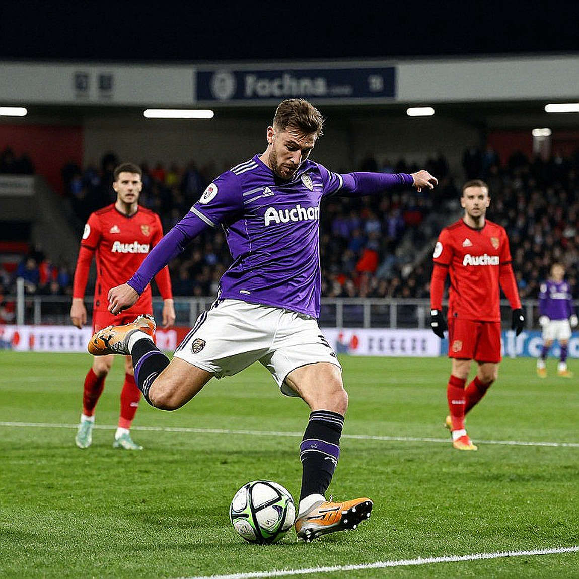 Kvaratskhelia đứt dây chằng: PSG mất một mùa, nhưng cái giá thật đến vào tháng Giêng