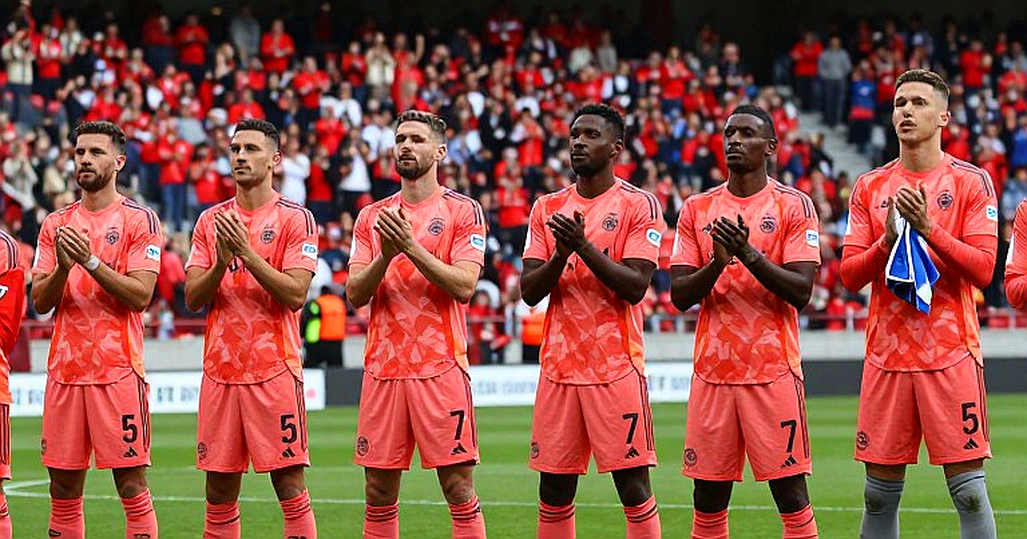 Nhật Bản 3-1 Uruguay: Hai bàn phút bù giờ và bài toán hàng công chưa có lời giải